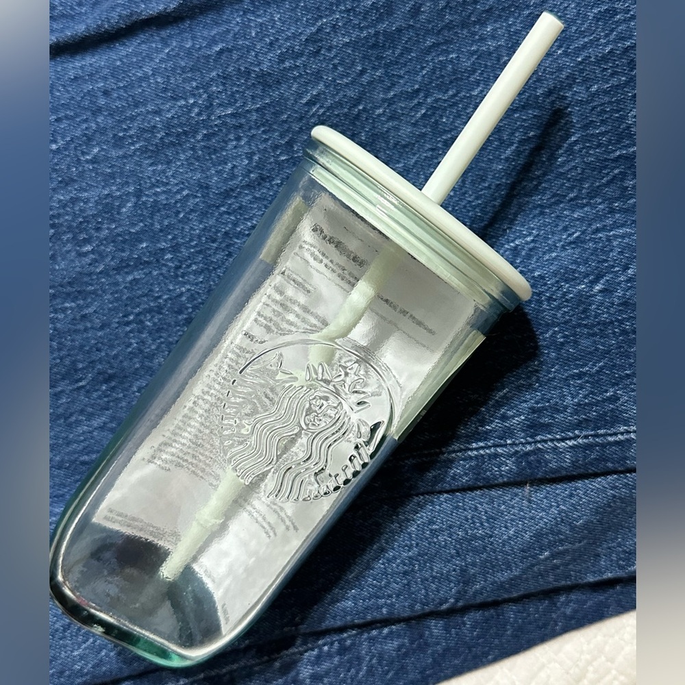 Starbucks Recycled Triangle Glass Cold Cup
Tumbler with Straw Green 16oz